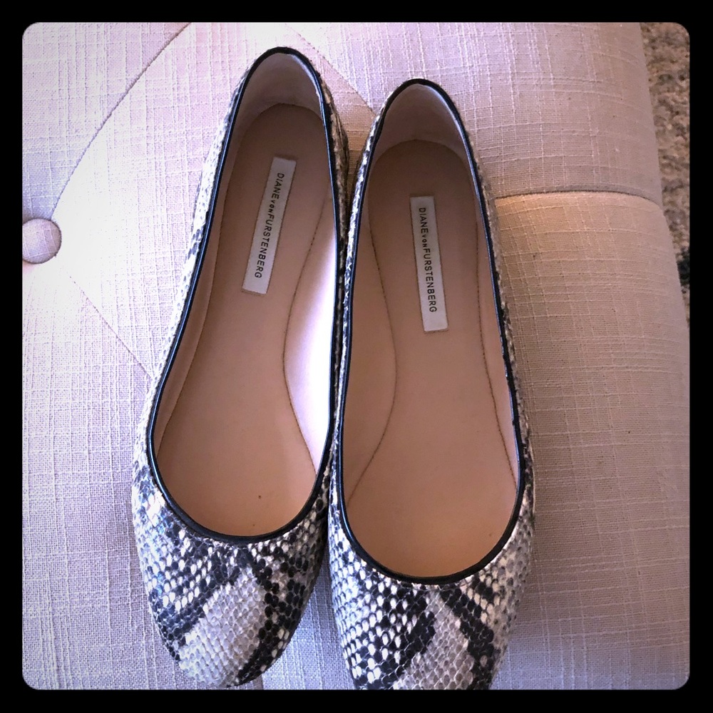 Diane von furstenberg flat